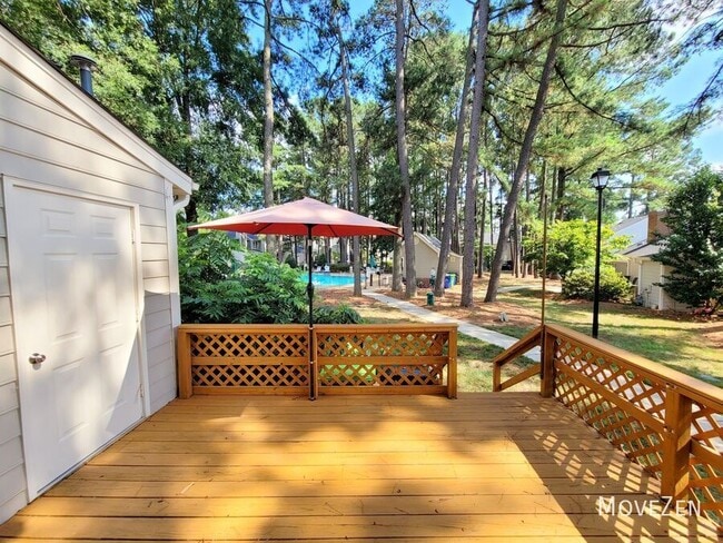 Building Photo - 5622 Darrow Dr