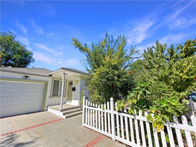 Building Photo - 5901 Jamieson Ave