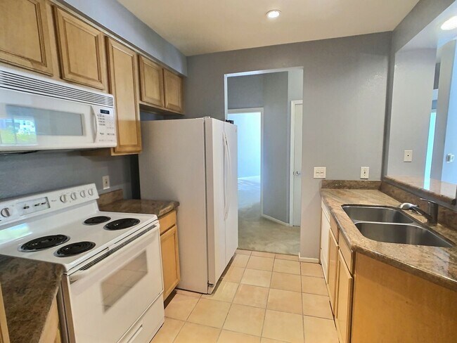 Building Photo - Lots of Outdoor Space in This Great Condo ...