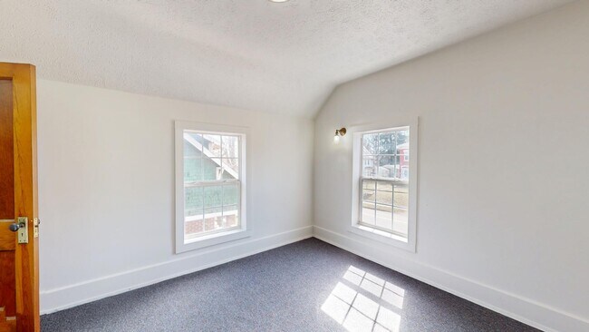 Building Photo - 109 W Ely St