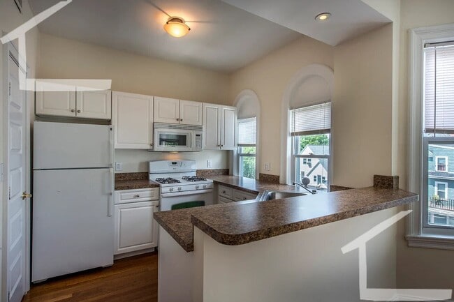 Building Photo - 2bed 2 bath in Allston is available on 9/1