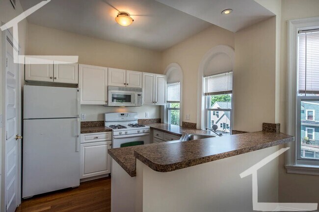 Foto del edificio - Bright, Renovated Packard's Corner 2Bed/2 ...
