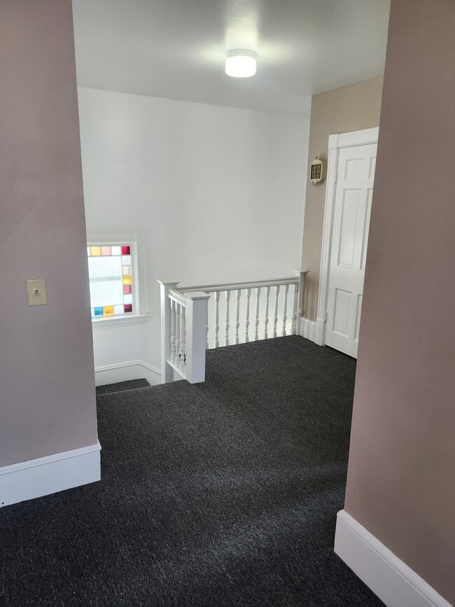 Entryway - 132 Loomis St