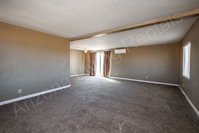 Foto del edificio - RENOVATED, PRIVATE & SPACIOUS HOME