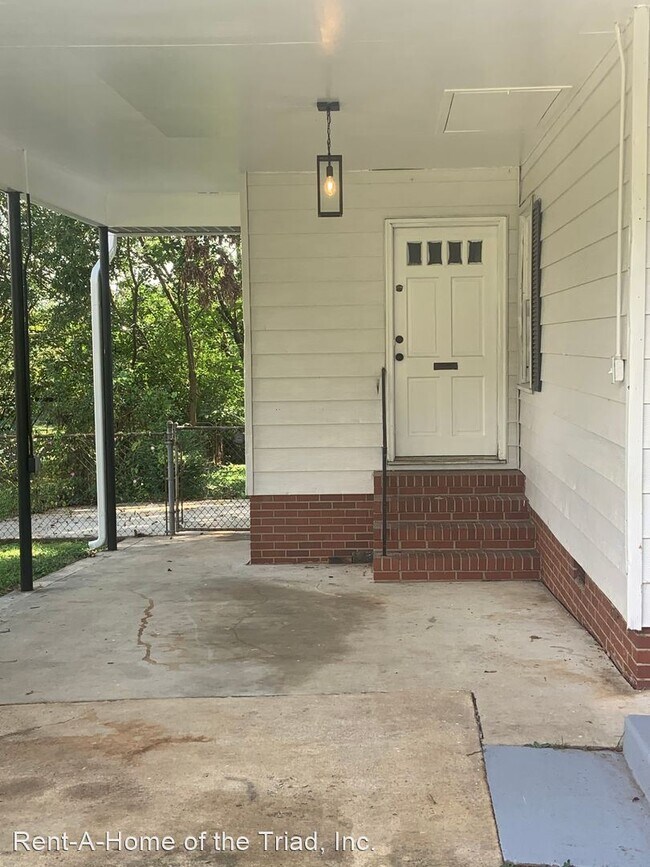 Building Photo - 3 br, 1 bath House - 2110 Maple Street