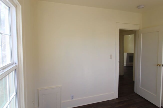 Building Photo - 1540 Crescent Ave