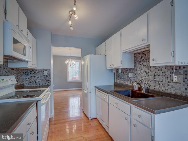 Foto del edificio - 8203 Stationhouse Ct