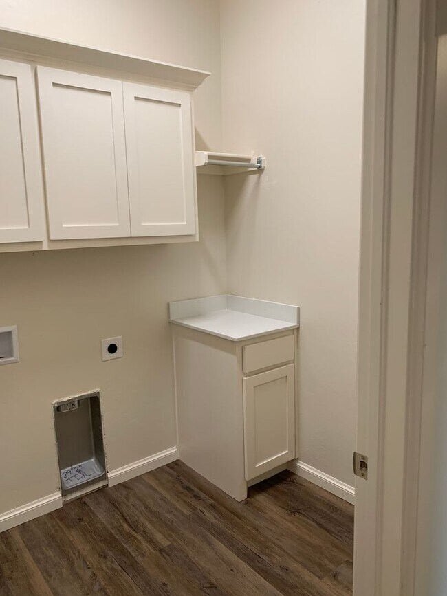 Building Photo - 3 bedroom, 3 bathroom, 2 car garage with a study in Gated Neighborhood