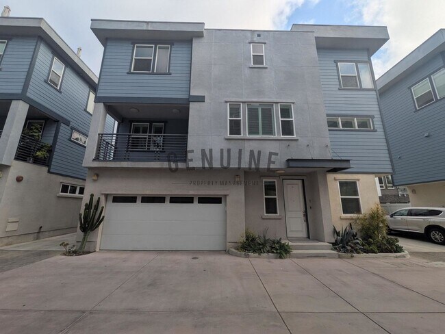 Foto del edificio - 3Bd 2.5Ba Townhouse w/Rooftop Deck