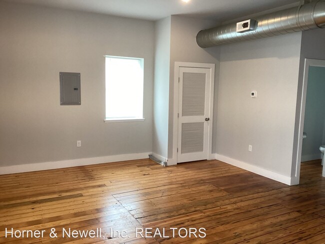 Building Photo - 2 br, 1 bath House - 112 West Irvin Street...