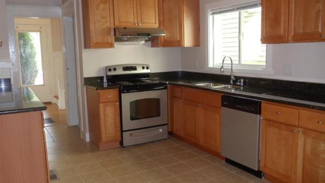 Building Photo - 8 bedroom in Seattle WA 98105