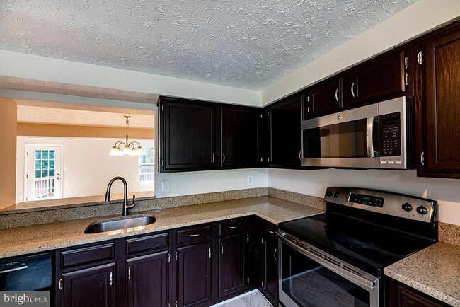 Building Photo - 1495 Autumn Ridge Cir