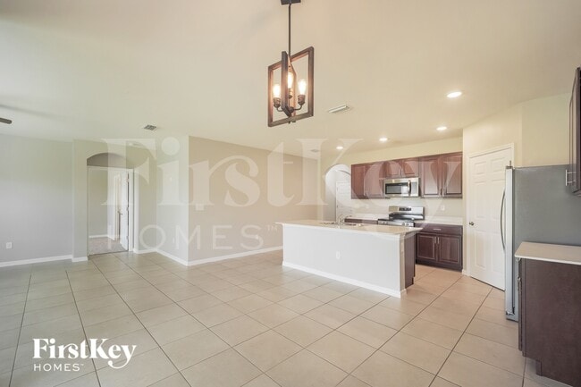 Building Photo - 411 SE 24th St