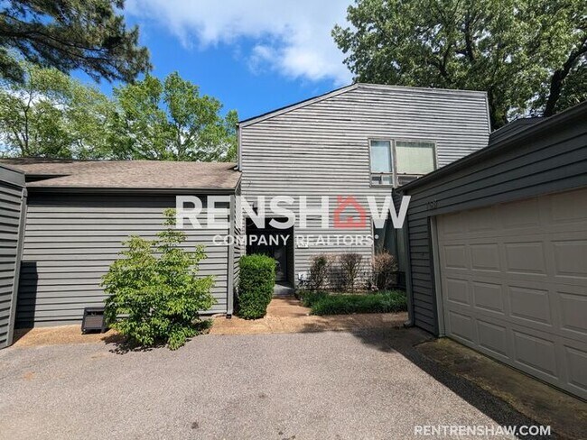 Building Photo - Charming 3/2 Townhome In East Memphis Now ...