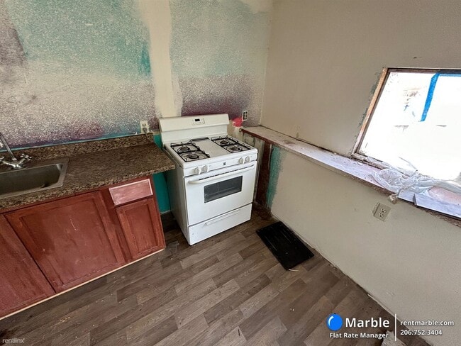 Building Photo - 2 br, 1 bath House - 240 Sacaramento Ave S...
