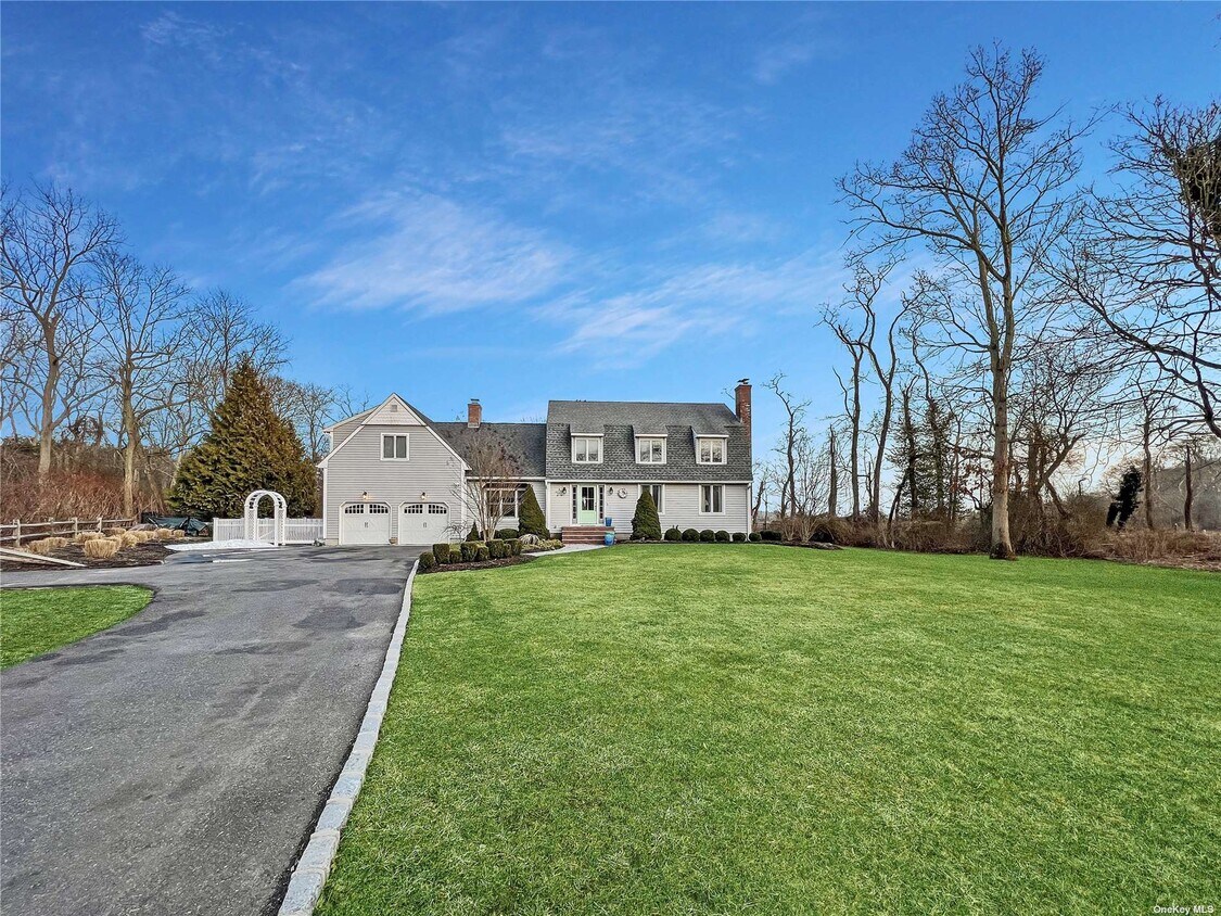 41 Evergreen Ave, East Moriches, NY 11940 House Rental in East