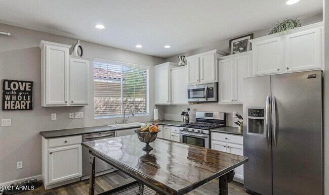 Foto del edificio - 2221 N 135th Dr