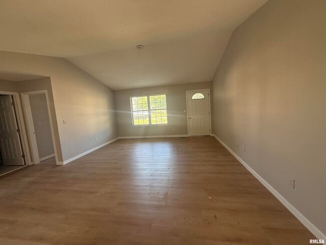 Building Photo - 605 Oakbrook Ave