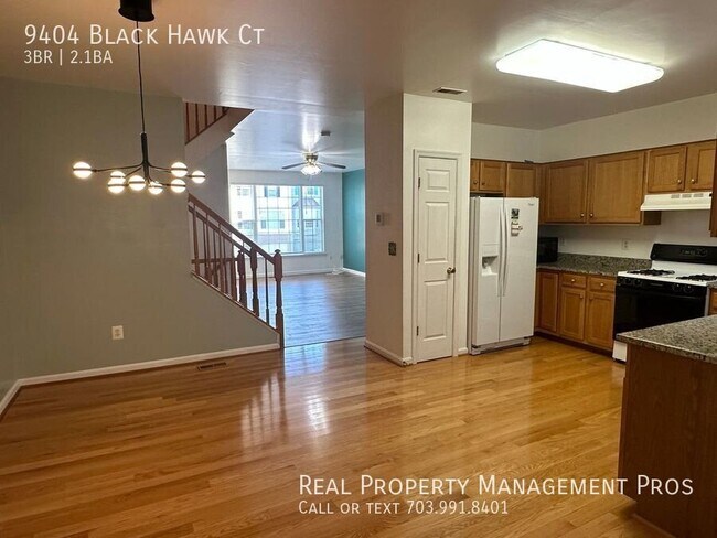 Foto del edificio - 9404 Black Hawk Ct