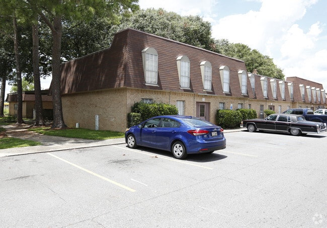 Property Photo - Broadmoor Plantation Apartments