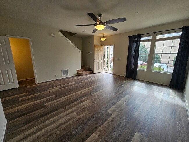 Building Photo - Charming 2-Bed, 3-Bath Townhome in Fountai...