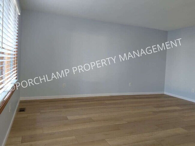 Foto del edificio - 587 Maryland Ave NE