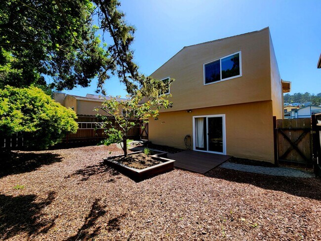 Building Photo - Lovely 3 bedroom, 2 bath house