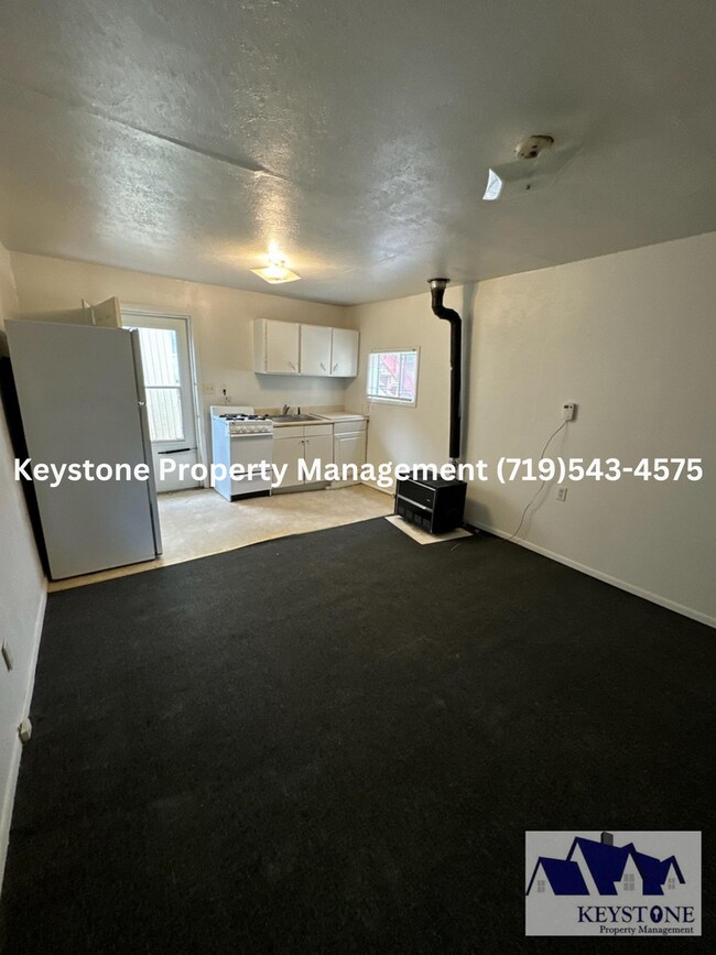 Foto del edificio - Small Dog Welcome! AC Unit Included! Studio Near Downtown $700/$700