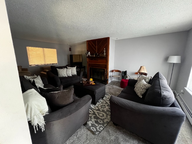 Foto del edificio - 593 Redwing Ln