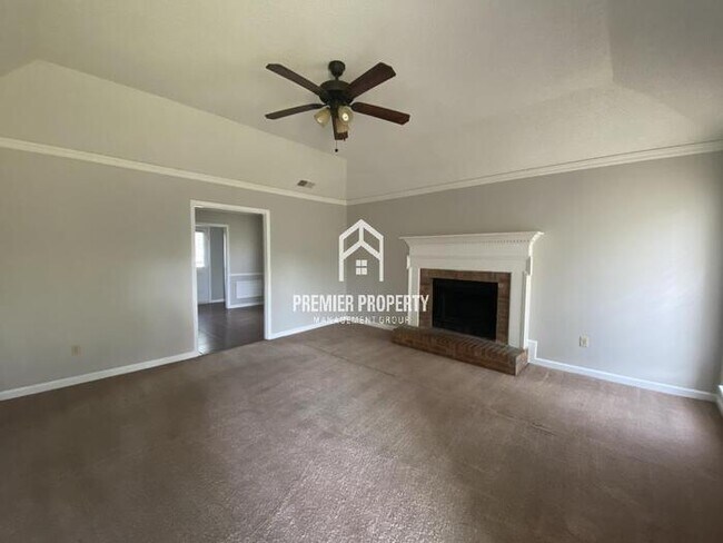 Foto del edificio - 4862 Summitridge Dr