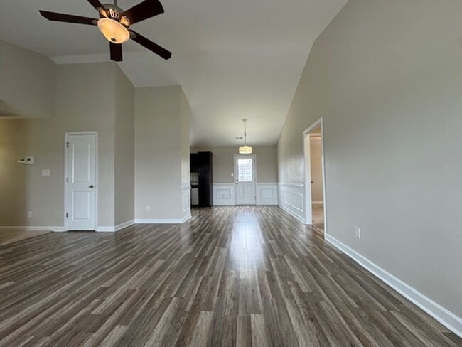 Building Photo - Sensational in Sagewood!