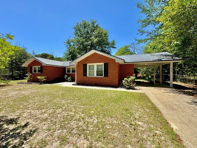 Building Photo - 870 Perry Blvd