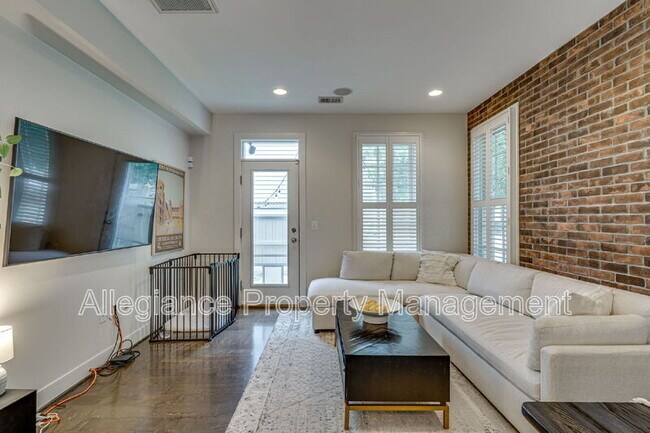 Foto del edificio - 944 N Columbus St