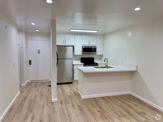 Building Photo - 5850 Benner St