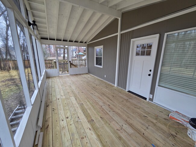 Building Photo - 611 Austin Ln