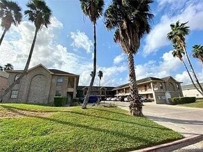 Building Photo - 18 West Dr