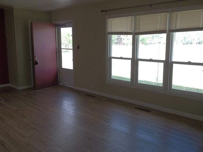 Building Photo - Convenient Central Fort Collins 3 Bedroom Home