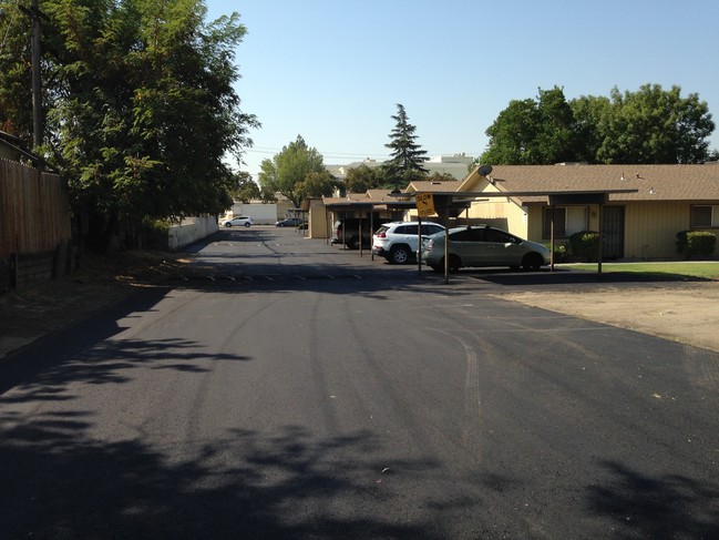 Main Driveway/parking - Just repaved - 573 E Weldon Ave