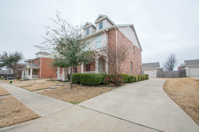 Building Photo - Beautifully crafted 3-2-2 home in Plano area!