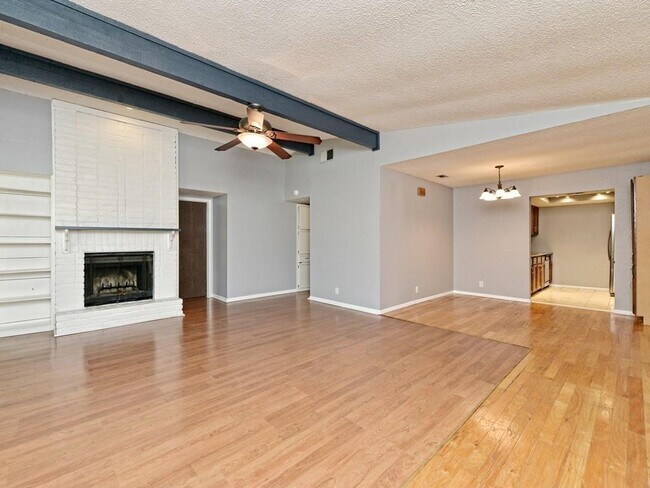 Foto del edificio - 906 E Meadowmere Ln