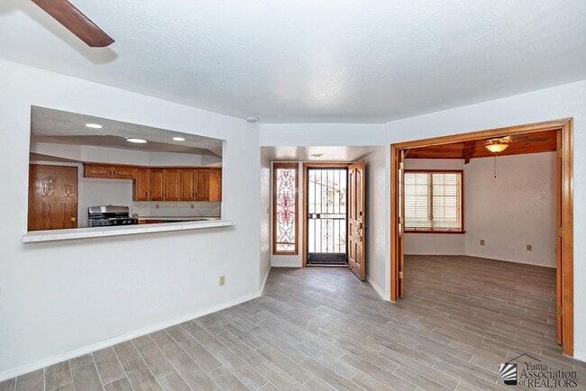 Building Photo - 2136 S 14th Ave