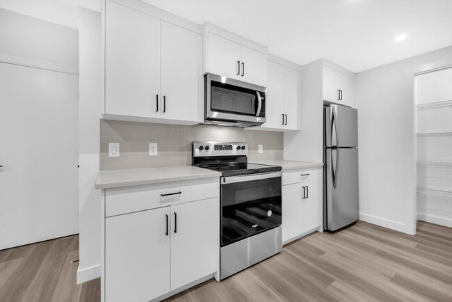 Kitchen - 21234 Sheriff King St SW