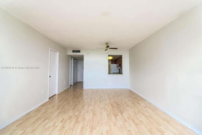 Foto del edificio - 1351 NE Miami Gardens Dr