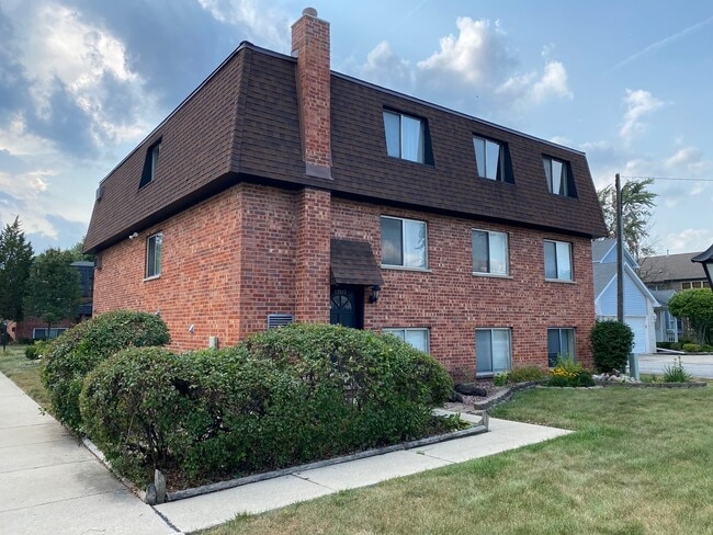 Building Photo - 17812 Oak Park Ave