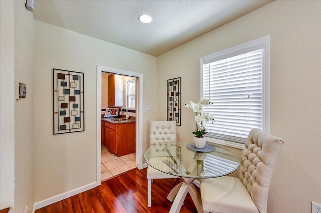Cottage dining area - 580 Dowling Blvd