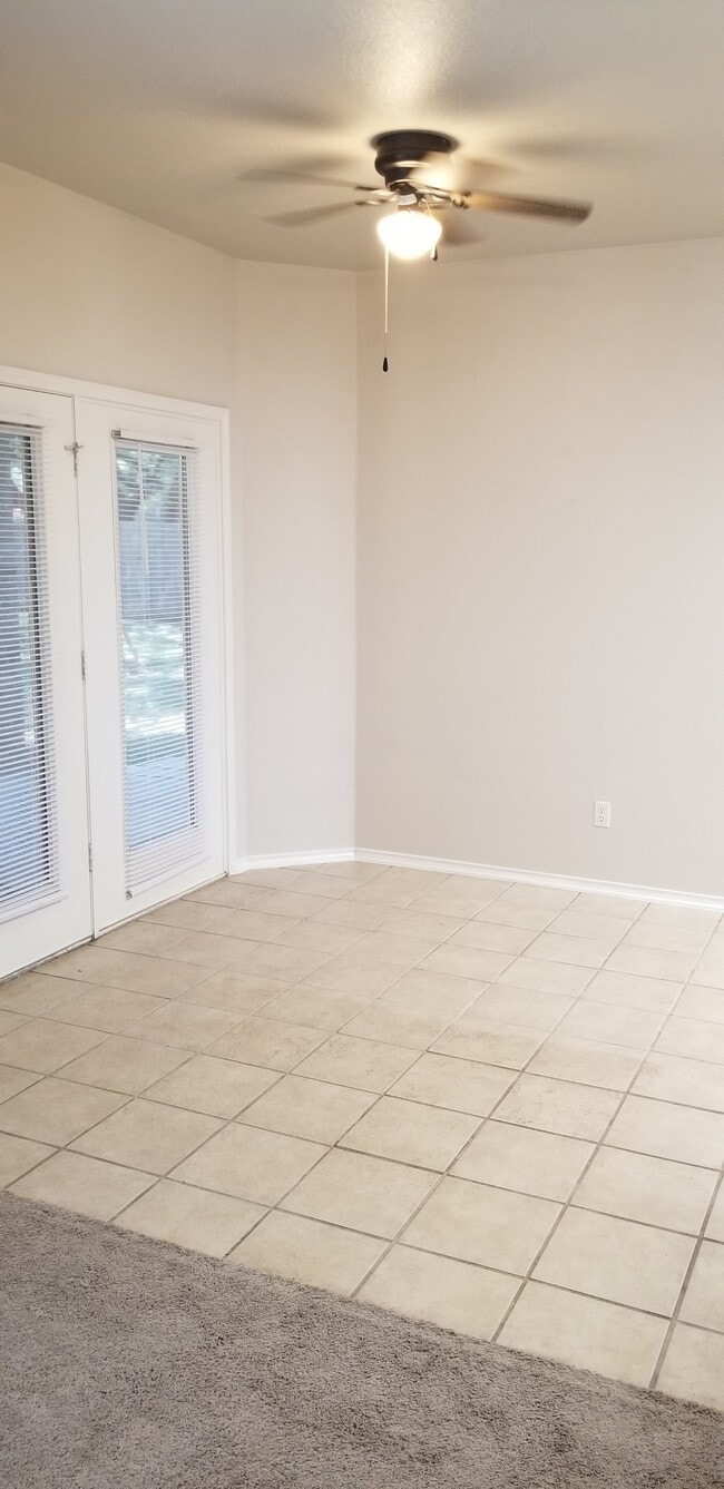 Building Photo - 619 Rolling Hills Dr