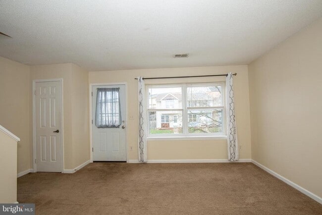 Building Photo - 28 Talcon Ct