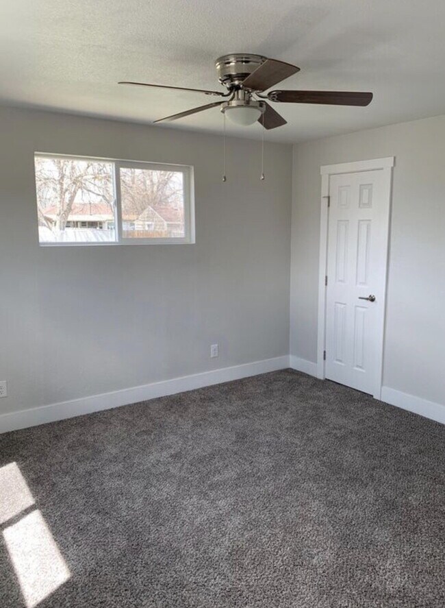 Building Photo - "Charming 3-Bedroom Retreat in Aurora - Cozy 1095 Sq Ft Home Ready for You!"