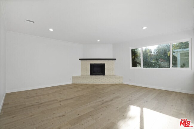 Foto del edificio - 914 Evergreen St