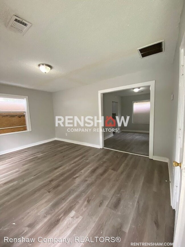 Foto del edificio - 2 br, 1 bath House - 130 W Mallory